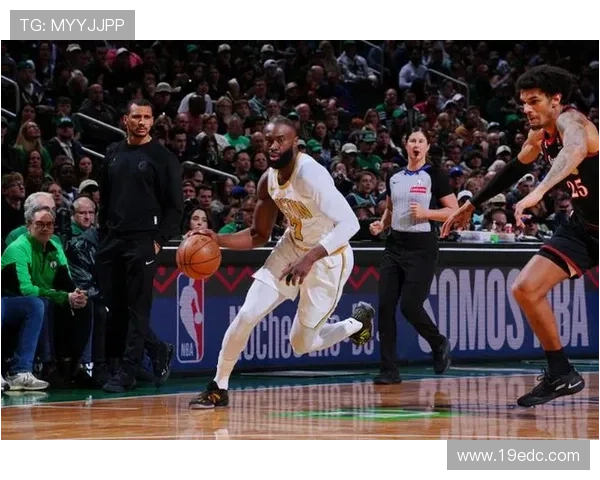 布朗13000分绿军胜76人 布朗13000分绿军胜76人